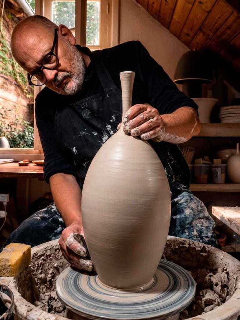 Fernando Durao studio pottery process — wheel-thrown stoneware in his Buenos Aires studio