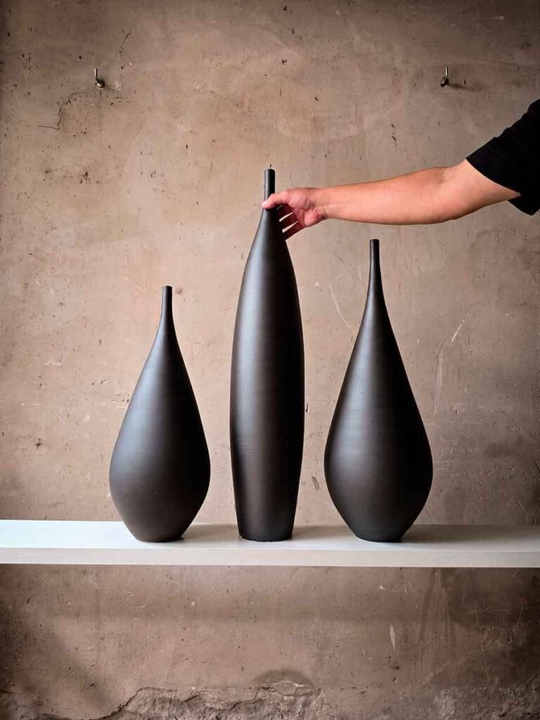 Finished wheel-thrown stoneware ceramic vase — Durao Studio, handmade in Buenos Aires, ships to the US