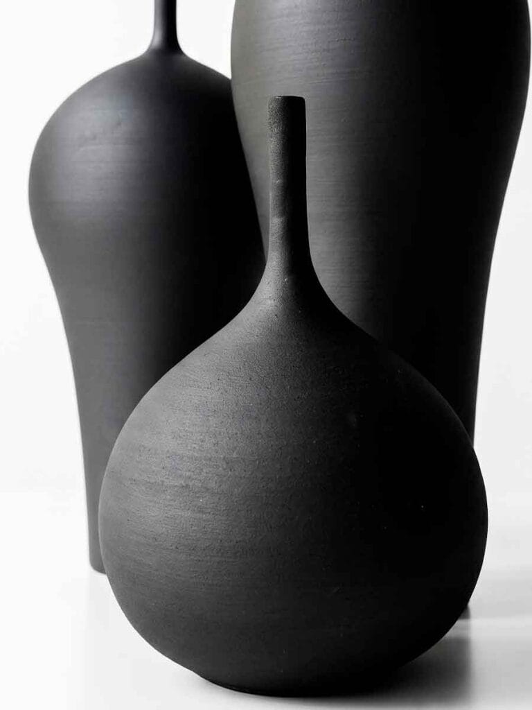 Black ceramic vase surface detail — mineral slip on high-fire stoneware, Unikas Black by Fernando Durao
