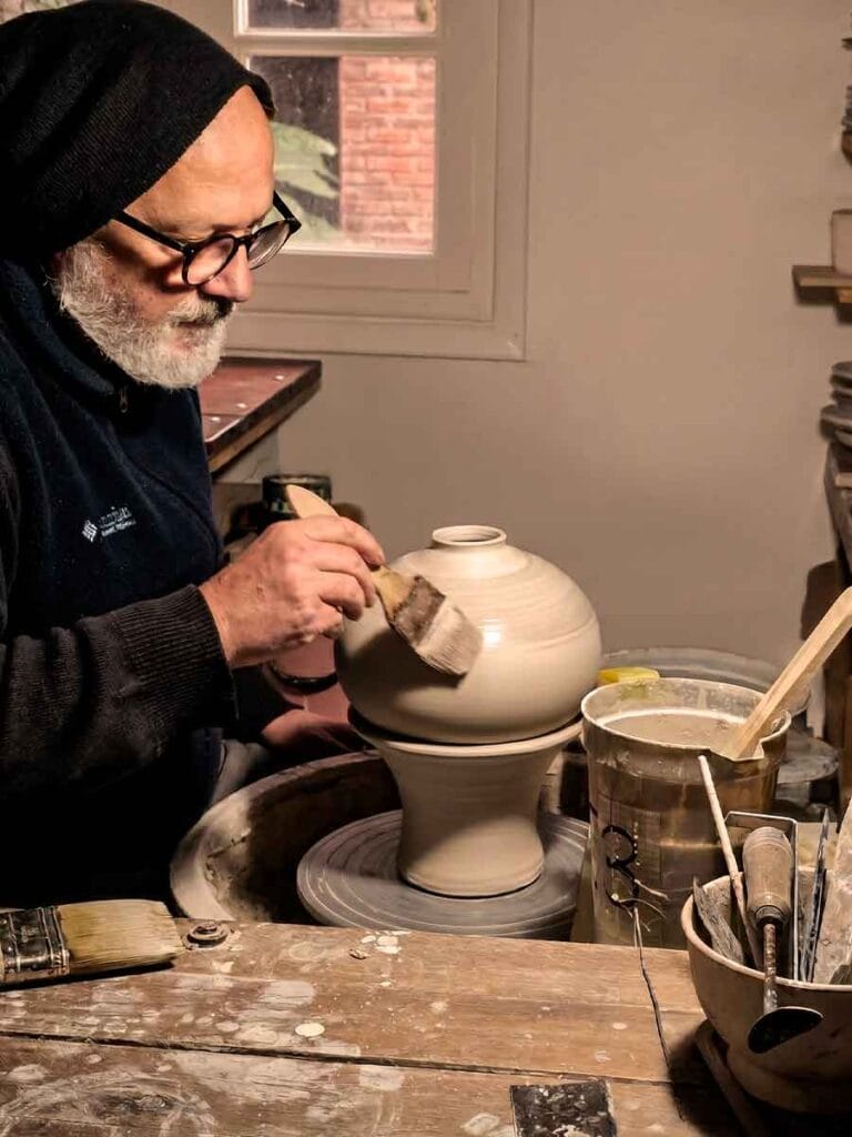 Applying white mineral slip to raw stoneware — kaolin quartz feldspar formula, Fernando Durao Buenos Aires studio