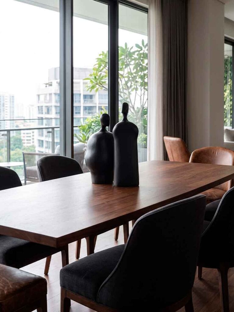 Ceramic sculptures styled on dining table — Moradores by Fernando Durao, interior design Buenos Aires