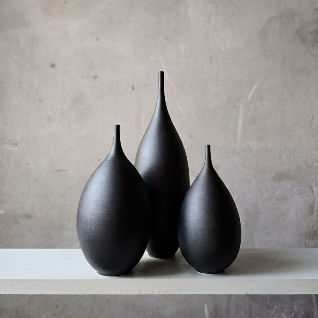 Handmade ceramic art — wheel-thrown stoneware vase by Fernando Durao, studio pottery Buenos Aires