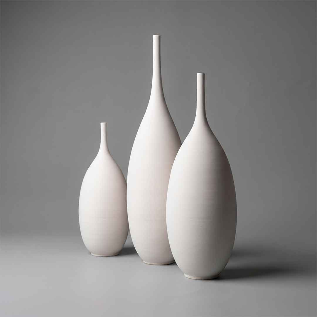 Set of three white stoneware vases matte finish — Unikas Quartz collection, Fernando Durao