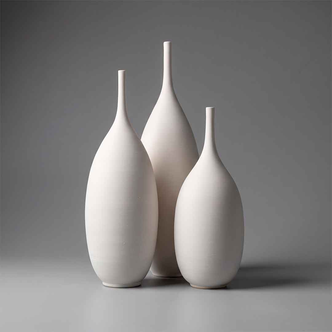 Handmade white stoneware vases rounded body — Unikas Quartz #261 by Fernando Durao, Buenos Aires