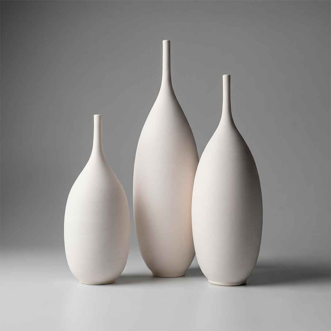 Set of three white handmade stoneware vases matte finish — Unikas Quartz, Durao Studio